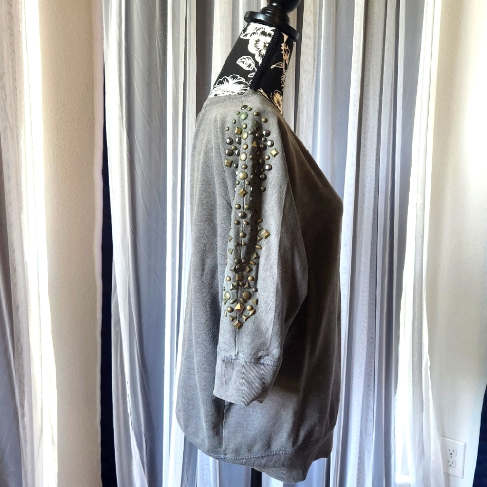 Oversized studded top - Picture 4 of 4